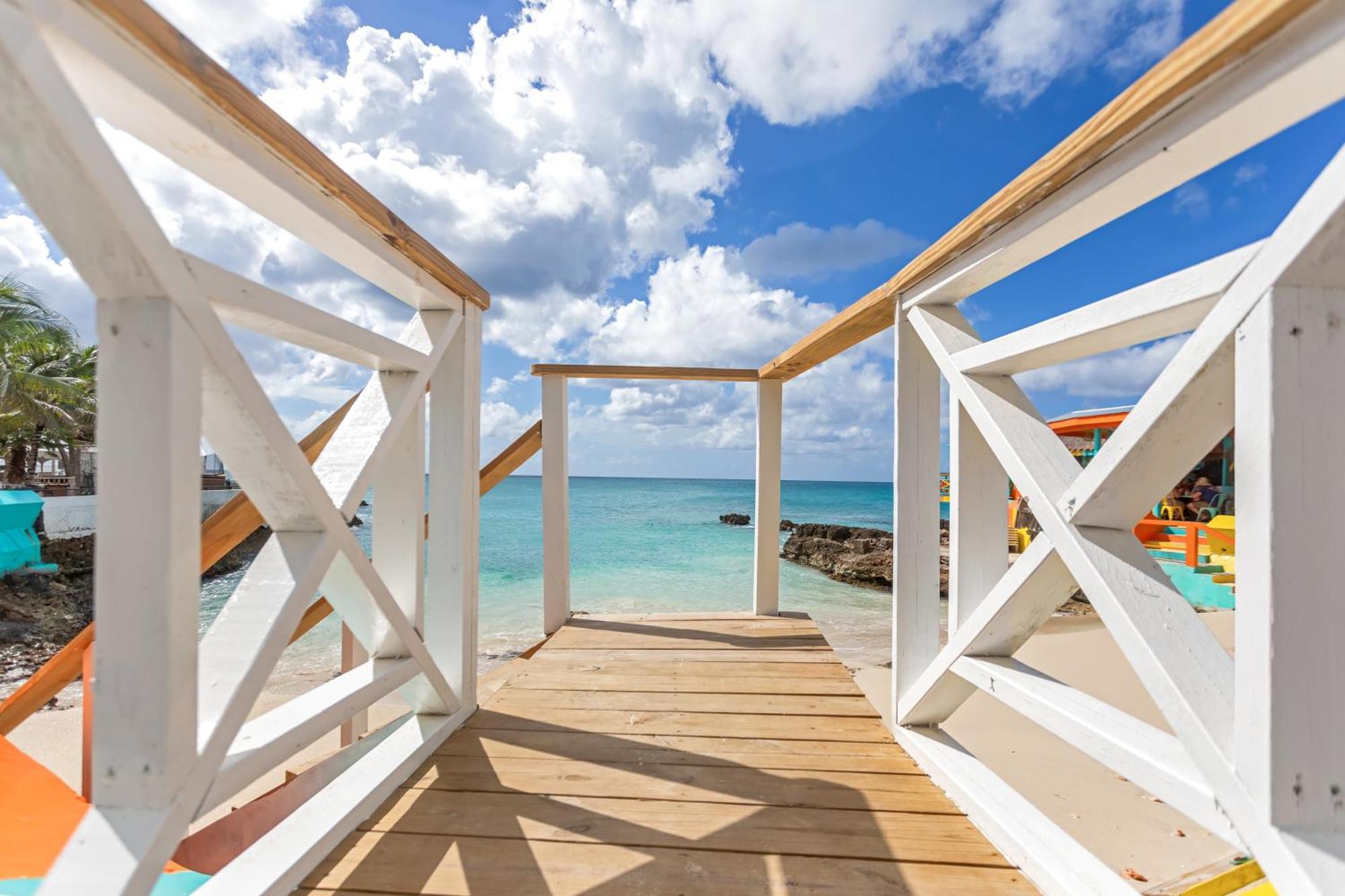 Maho Beach House - Luxe 1-Bedroom - Ocean View Eksteriør billede