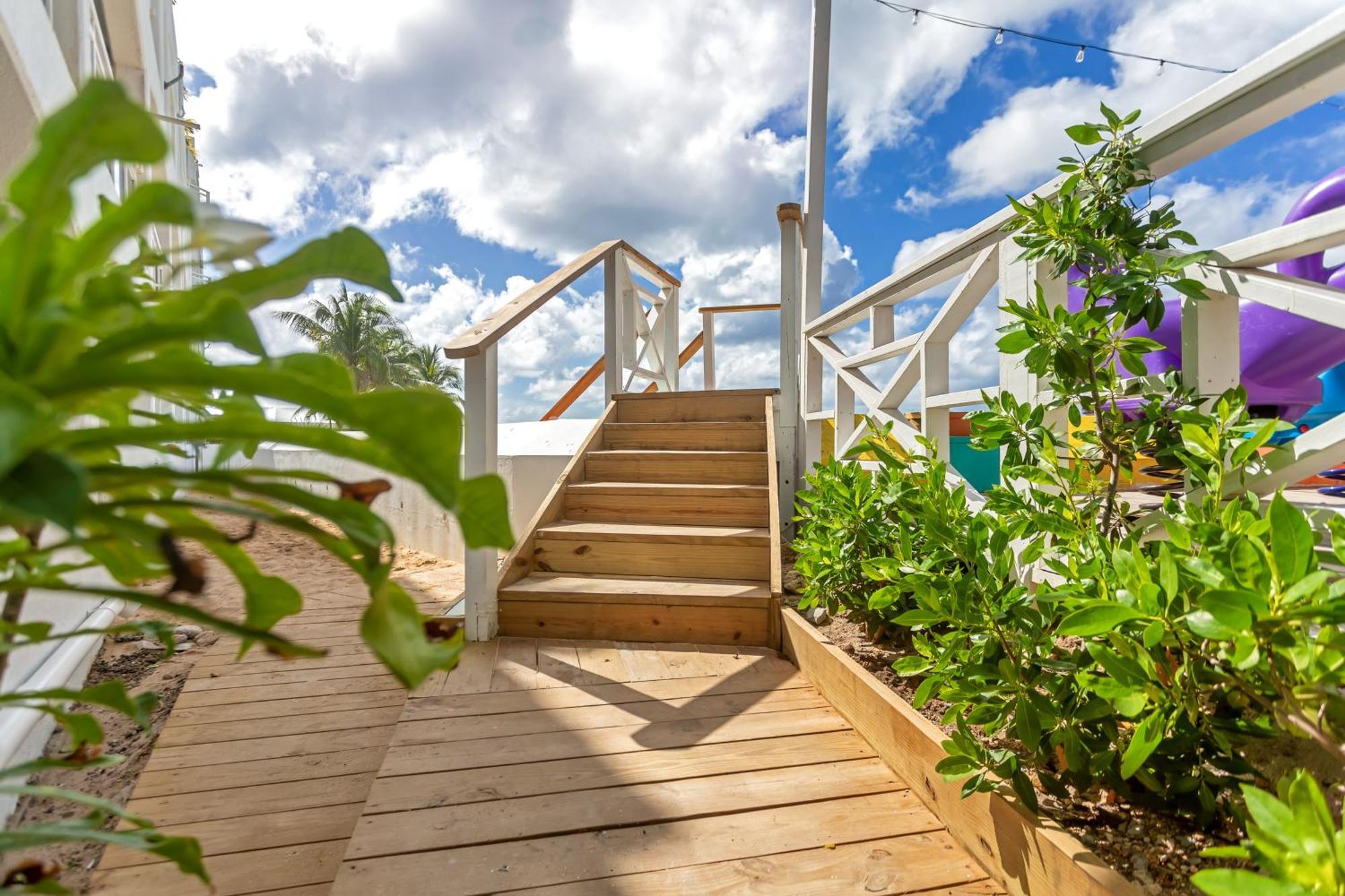 Maho Beach House - Luxe 1-Bedroom - Ocean View Eksteriør billede
